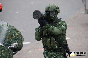 ▲雙十國慶,參演憲兵快反連著戰鬥個裝、紅隼火箭彈亮相。(圖/記者葉政勳2020.10.10) ▲雙十國慶,參演憲兵快反連著戰鬥個裝、紅隼火箭彈亮相。(圖/記者葉政勳2020.10.10)