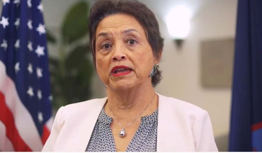 ▲關島總督古蕾露(Lourdes Leon Guerrero)祝賀駐關島辦事處重新揭牌成立。（圖／外交部提供）