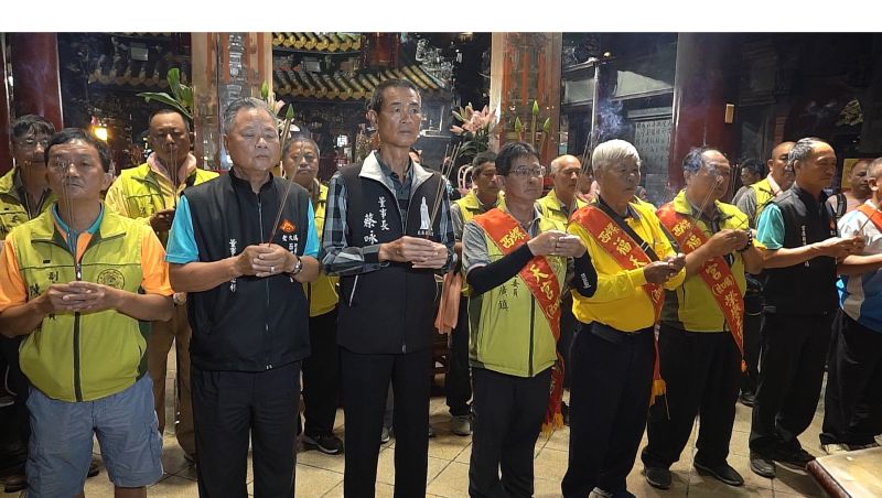 ▲董事長蔡咏锝陪同福天宮委員會祭拜北港媽及社口媽。(圖/記者蘇榮泉攝,2020.10.10)