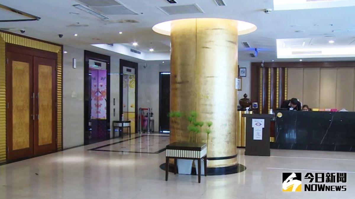 ▲還沒有正式核定為防疫旅館，高雄人道國際酒店將一般旅客與居家檢疫者混住，高市府將依傳染病防治法處3千元以上、1萬5千元以下罰鍰。(圖／記者郭俊暉攝，2020.10.11)