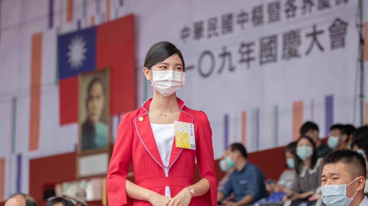 ▲總統蔡英文表示，希望國人未來不要再稱禮賓人員「金釵」，而是正式稱之為禮賓人員。（圖／翻攝自蔡英文臉書專頁）