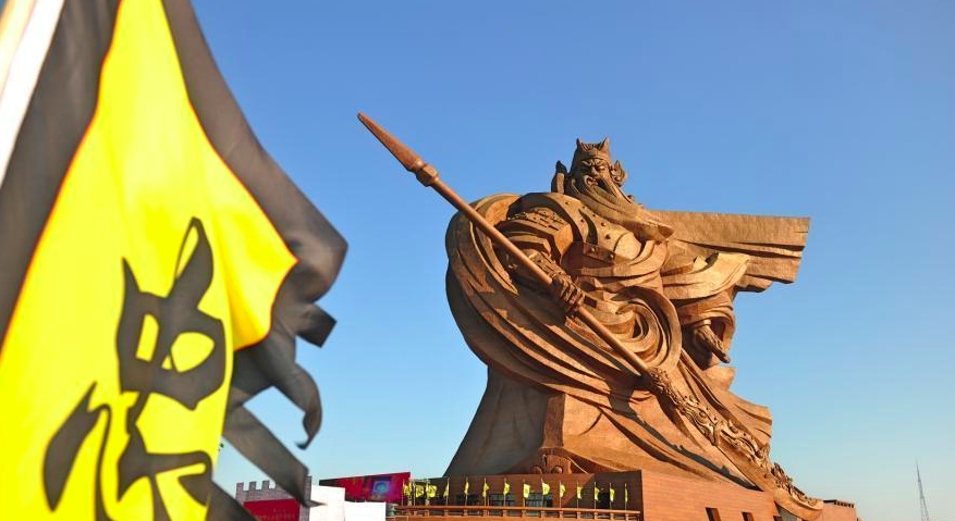 ▲中國住建部通報，湖北省荊州市一座號稱全球最大的關公青銅雕像是「違章建築」。（圖／翻攝自微博）