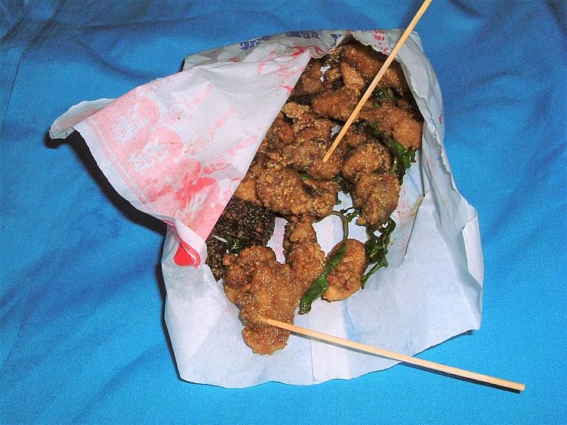 ▲原PO買鹹酥雞灑梅粉配莎莎醬,認為口味意外很搭。(示意圖/翻攝維基百科)
