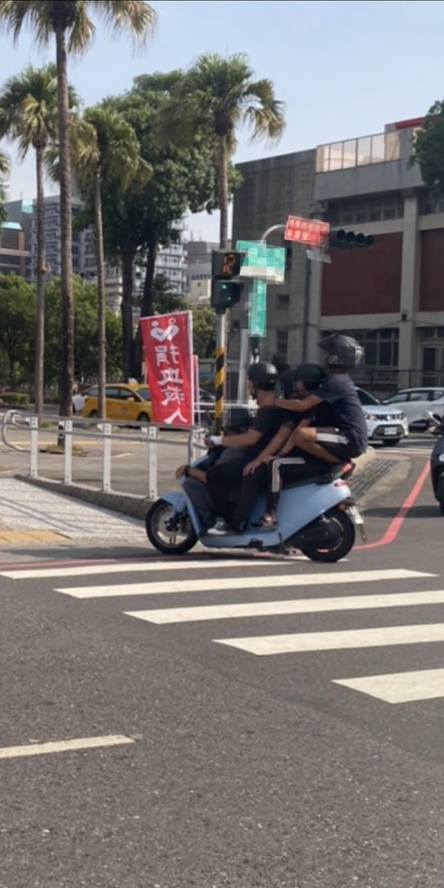 過馬路遇超狂屁孩!他一看「多人」擠爆Gogoro:真的會哭