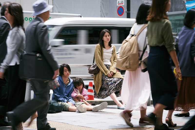 ▲▼片中，長澤雅美（上圖右，下圖中）與不同男生發生關係。（圖／Netflix）