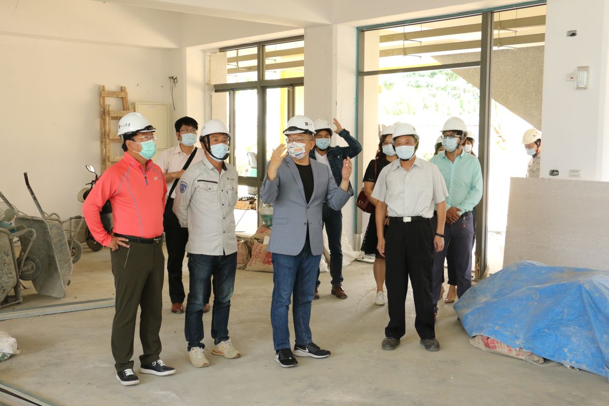 ▲立法院副院長蔡其昌邀集相關單位會勘豐原南陽國小，爭取1400萬經費挹注圖書館及視聽教室設備(圖／蔡其昌服務處提供2020.10.12)
