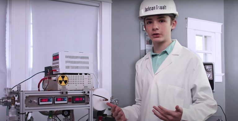 ▲奧斯瓦特12歲便打造出核融合反應爐，今年10月獲得金氏世界紀錄。（圖／翻攝自推特）