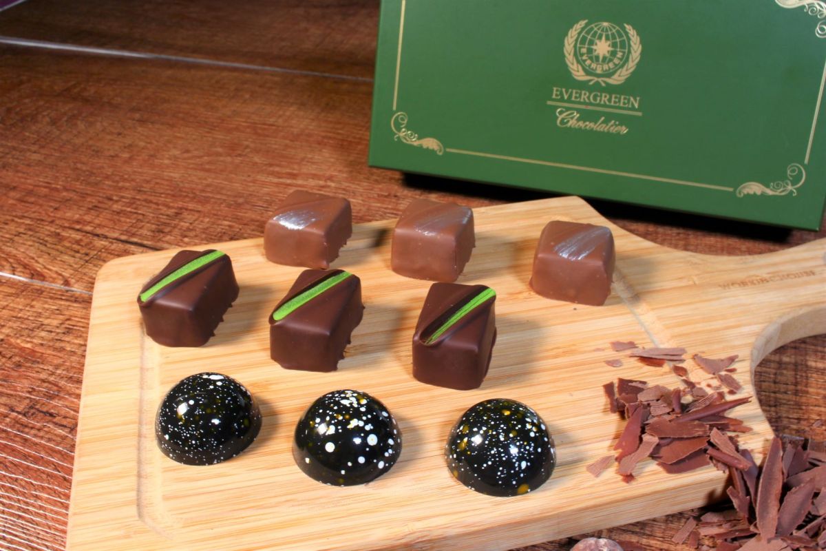 ▲ 2020 世界巧克力大賽亞太區總決賽得獎名單出爐，首度參賽的長榮集團奪下 6 個獎項，常勝軍福灣巧克力也連續 4 年獲得「亞洲最佳黑巧克力」，共計奪下 28 項大獎。（圖／長榮集團）