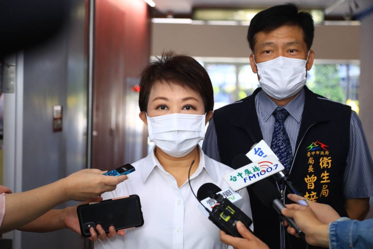 ▲受到新冠肺炎疫情影響，市長盧秀燕表示，民眾施打相當踴躍，疫苗需求比往年高，她呼籲中央儘速向國際調貨或國家隊加緊製造(圖／市政府提供2020.10.13)