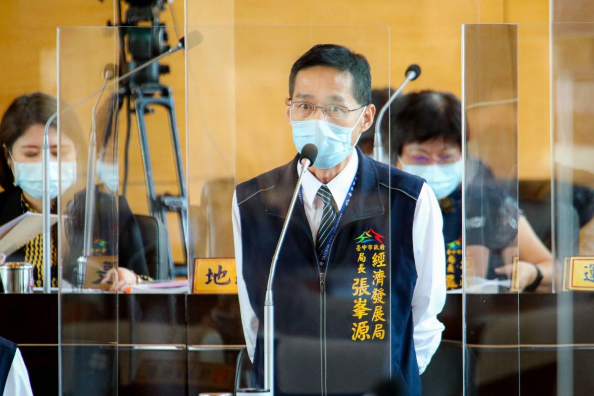▲台中市議會進行，台中市產業發展基金109年超支併決算報告，屬延續性經費，但卻未及編列納入109年度預算原因？(圖／柳榮俊攝2020.10.13)