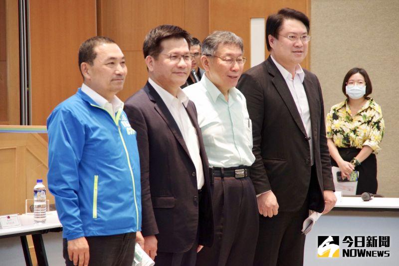 ▲為針對北北基軌道路網政策進行溝通,交通部長林佳龍(