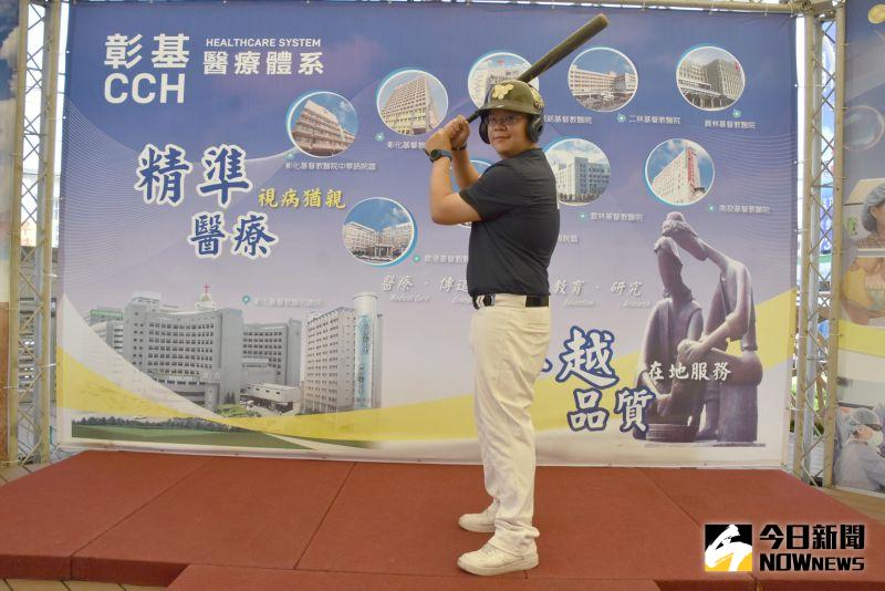 ▲黃威軒在「三個巧合」下幸運救命,現在又是一尾活龍。(圖/記者陳雅芳攝,2020.10.13)