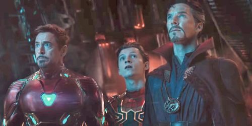 ▲有球迷認為，費仔與「奇異博士」班奈狄克康柏拜區（圖右）臉型相似，笑說「那麼全壘打也就不意外了！應該是被轉移了」。（圖／《復仇者聯盟》劇照）