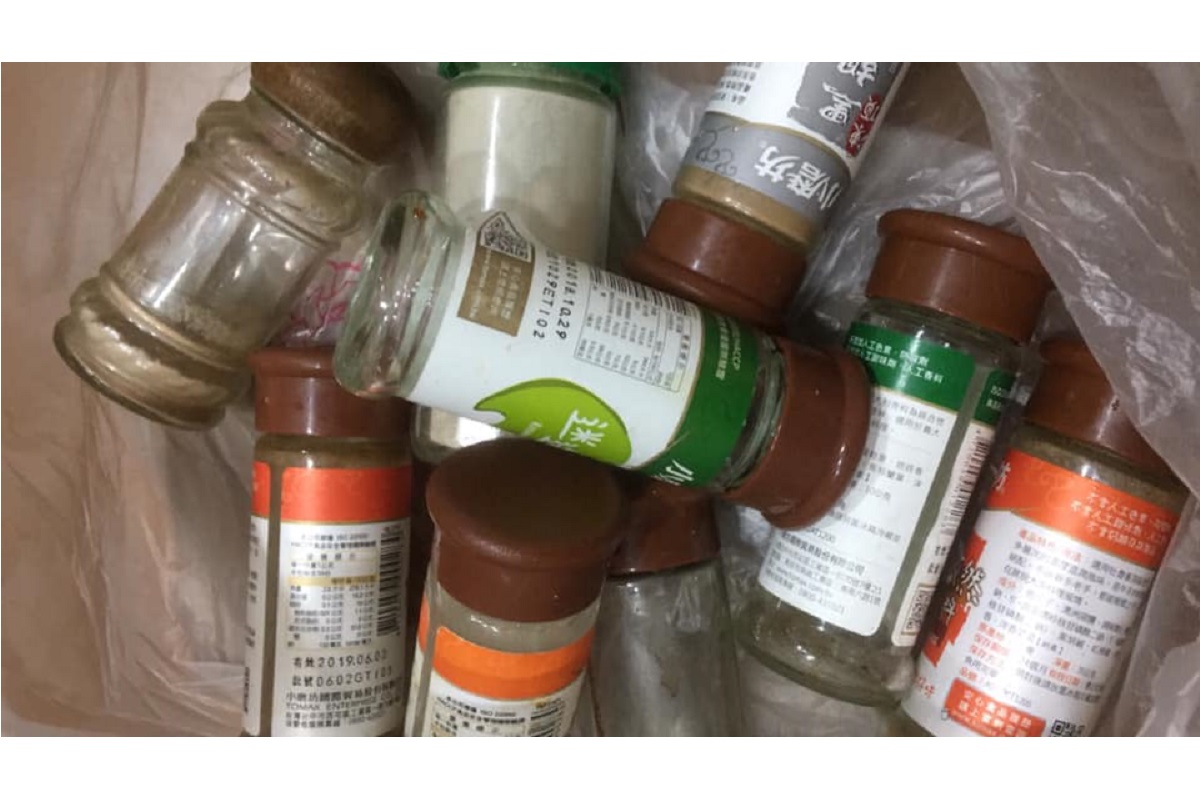 ▲近日有女網友在臉書《全聯消費經驗老實說》中PO出調味料空罐，並提問「這個用完瓶子可以怎麼再利用？」釣出不少主婦曝光「超實用功能」。（圖／翻攝自臉書《全聯消費經驗老實說》）