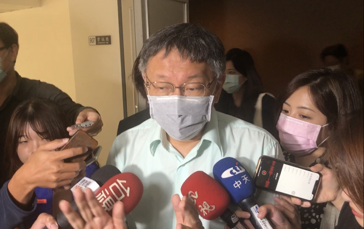 ▲台北市長柯文哲面對媒體詢問關於中天電視台換照卡關一事，柯文哲強調，若執政當局是為了中天當初所帶起的韓流風潮而秋後算賬，對民進黨沒好處。（圖／記者丁上程攝,2020.10.14）