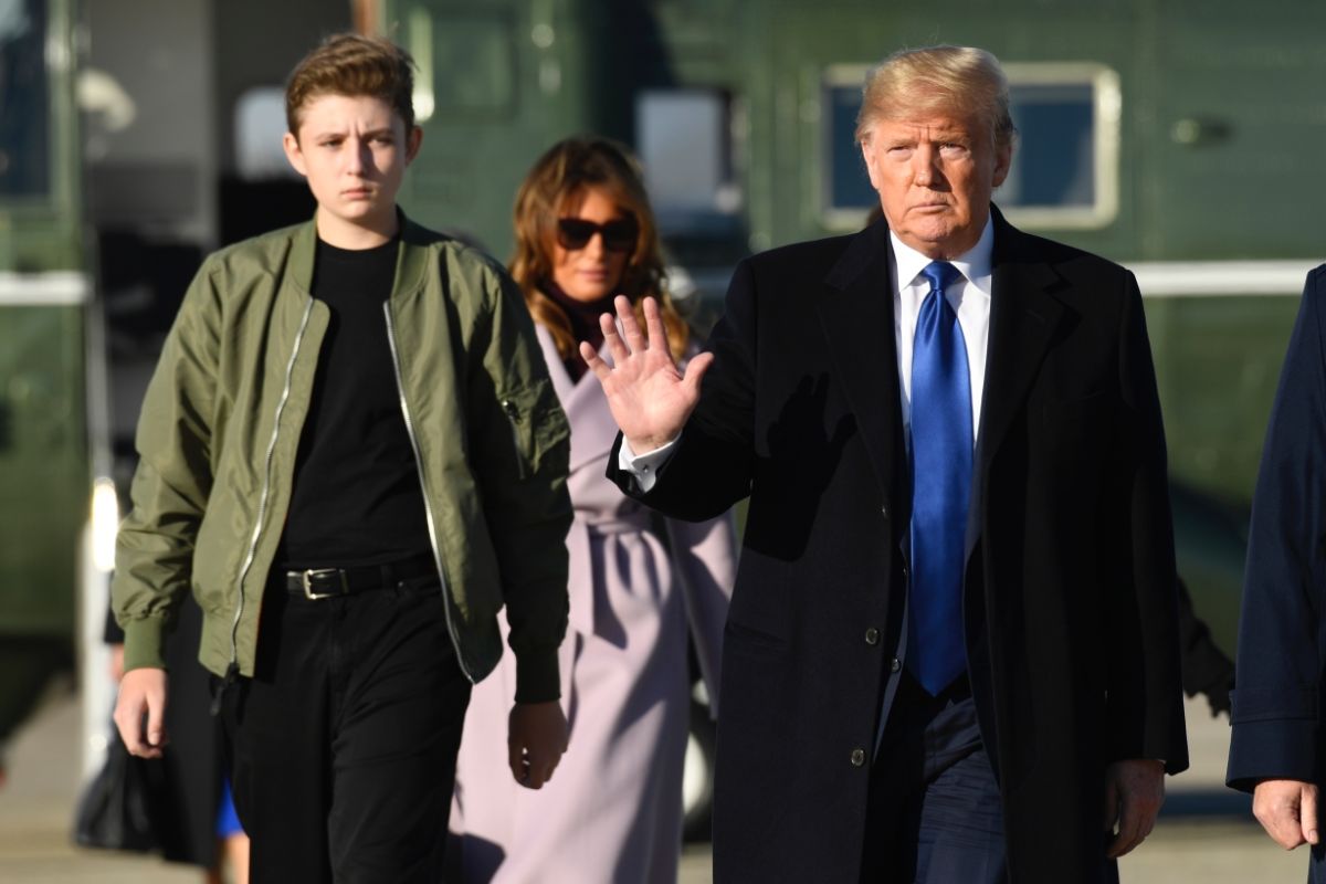 ▲美國前總統川普（Donald Trump）的18歲么兒拜倫（Barron）本週稍早被選為7月召開的共和黨全國代表大會出席的佛羅里達州代表之一，不過他原定涉足政壇的第一步如今取消。資料照。（圖／美聯社／達志影像）