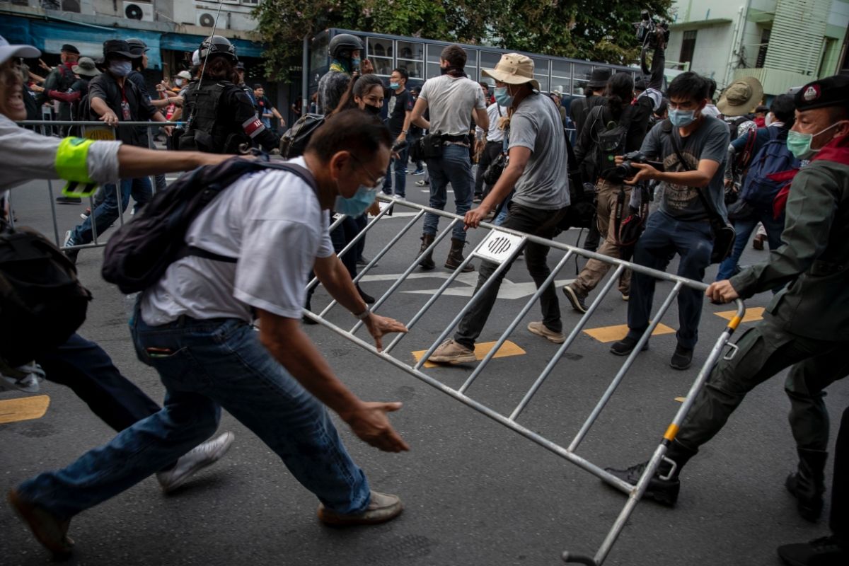 ▲泰國學生反政府抗議浪潮在泰國遍地開花。（圖／美聯社／達志影像）