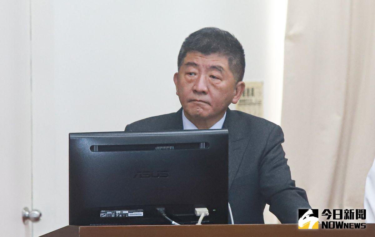 ▲針對公費流感疫苗，衛福部長陳時中今（16）日突宣布，暫緩無高風險慢性病的50至64歲成人接種作業。（圖／NOWnews資料照）