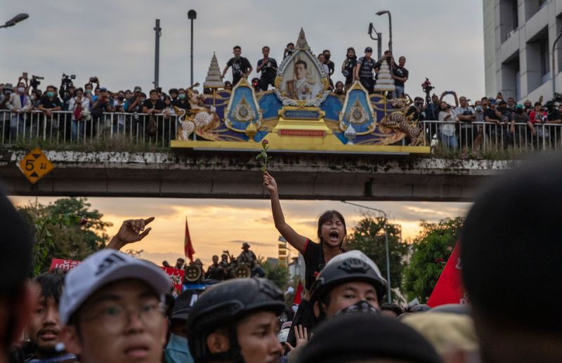 反政府示威升級！泰國政府宣佈曼谷進入「緊急狀態」
