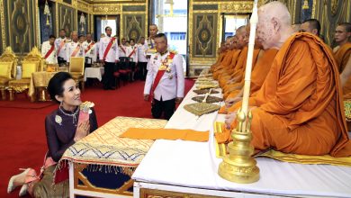 ▲詩妮娜與泰王哇集拉隆功（Maha Vajiralongkorn）一同返回泰國出席活動，這是她復寵後首次公開亮相。（圖／美聯社）