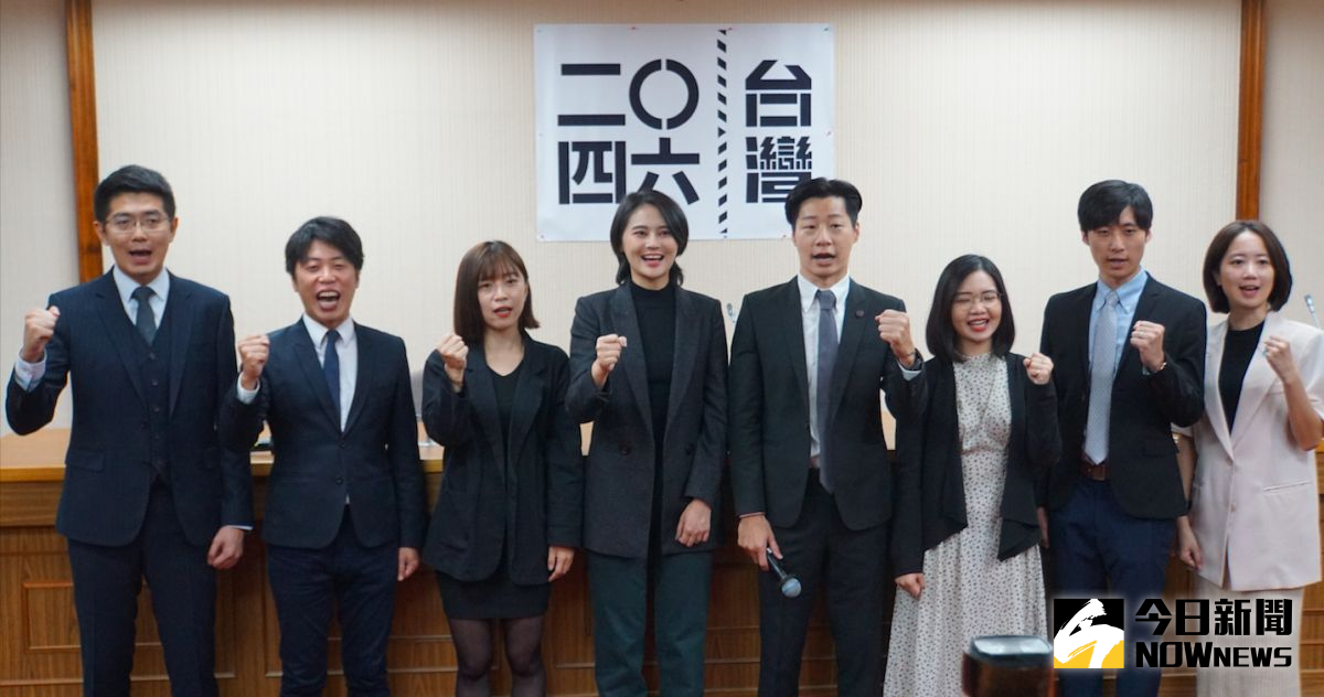 ▲多名曾加入時代力量，但已退黨的民意代表與民進黨立委組成的「二〇四六台灣」團體召開記者會，提出落實廢省等修憲主張。（圖／記者呂炯昌攝.2020.10.16）