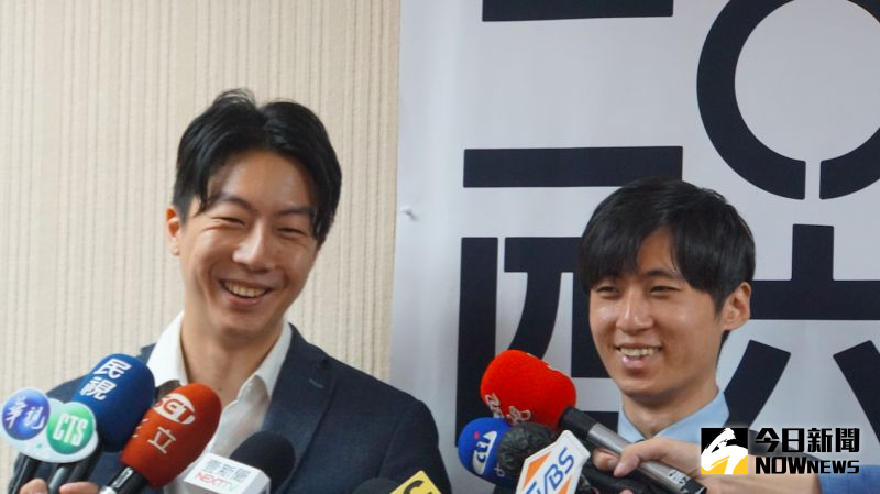 ▲吳崢(左)、苗栗縣議員曾玟學。(圖/記者呂炯昌攝.2020.10.16)