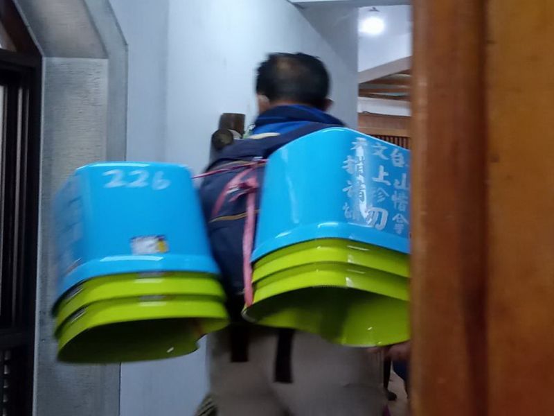 鬼門關前走一回 山友願發行善愛心椅