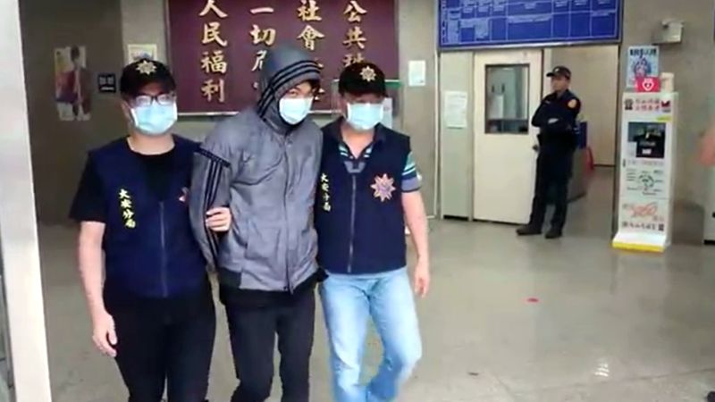 ▲支持香港「反送中」所開設的「保護傘」餐廳遭人潑糞因而被迫停業，莫姓嫌犯在17日被台北市警方逮捕。(