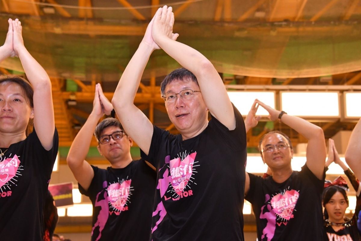 ▲台北市長柯文哲17日表示，蔡英文總統不會想去關中天，記者追問蔡管不動蘇貞昌？柯文哲以台語回答「哇！妳內行的」。（圖／台北市政府提供）