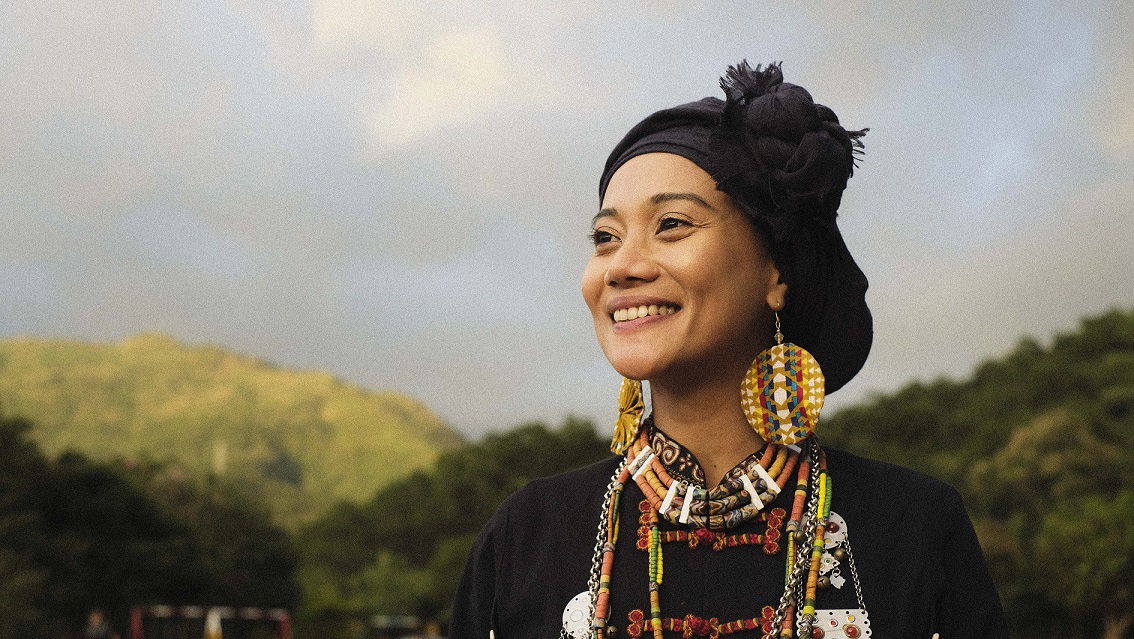 ▲阿爆為擔任金音獎主持人備戰，近來狂練習入圍作品名稱。（圖／阿爆經紀人提供）