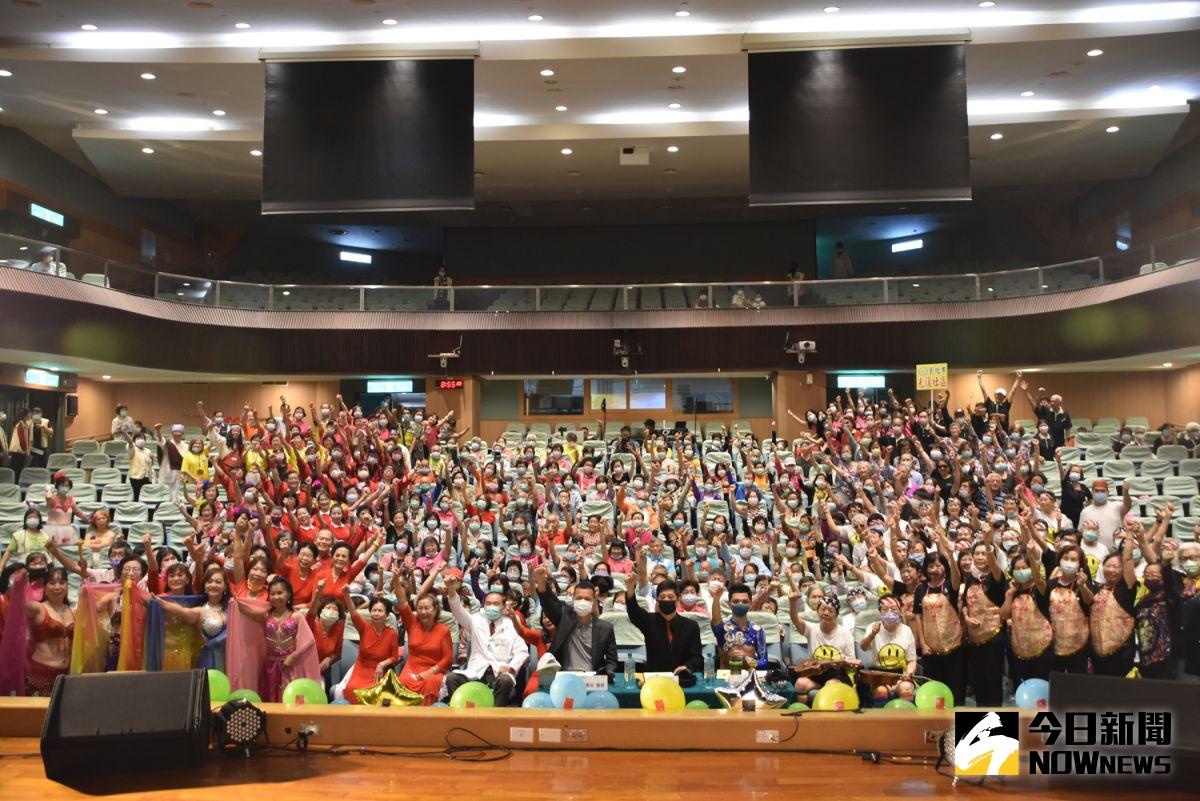 ▲老人才藝競賽‧銀髮fun光彩活動，讓銀髮族與家人、朋友擁有更多互動機會。（圖／記者陳雅芳攝，2020.10.17）