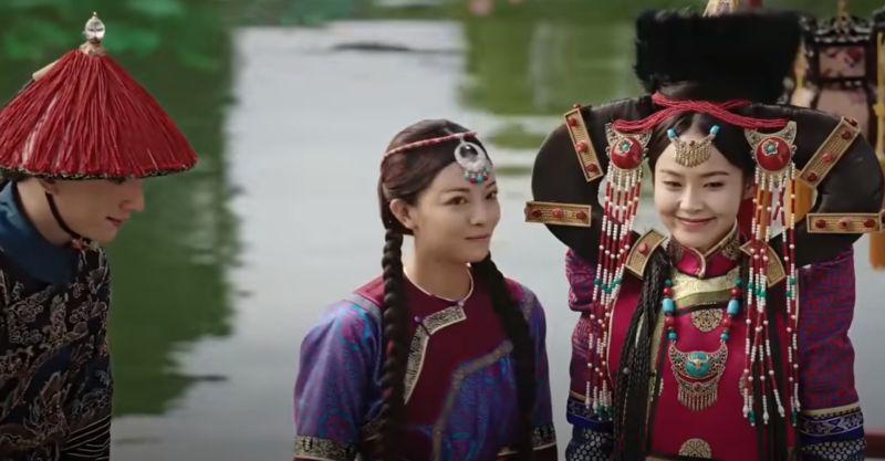 ▲▼王梓芠(上圖,下圖中)曾演出《如懿傳》的侍女「阿寶」。(圖/王梓芠微博,《如懿傳》劇照)