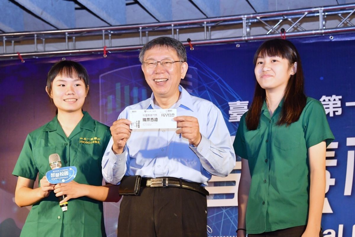 ▲針對今年流感疫苗短缺風波，柯文哲強調，原因出在於今年並未分階段施打，導致大量民眾過度踴躍施打疫苗。（圖／台北市政府提供）