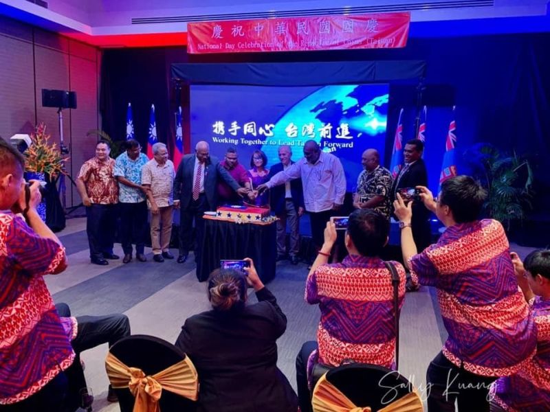 陸外交官闖我駐斐濟國慶酒會 台商:他們在蒐集台灣人脈