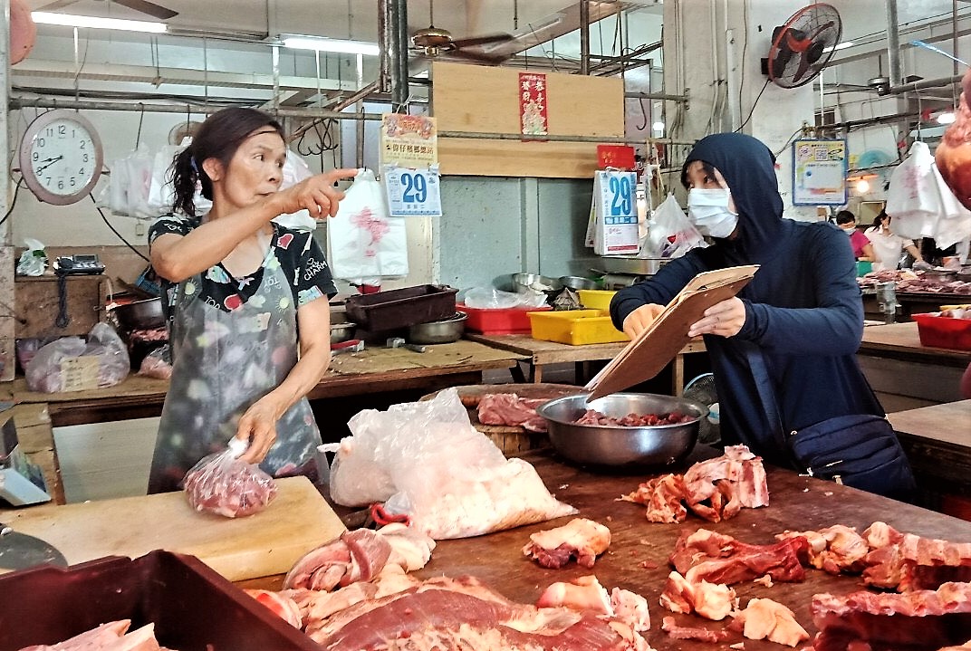 ▲澎湖縣明年幼兒園、國中小、老人餐食全面採用「國產豬肉」，食品業者也應如實標示「豬肉原產地」，如標示不實將重罰400萬元。（圖／澎湖縣政府提供）