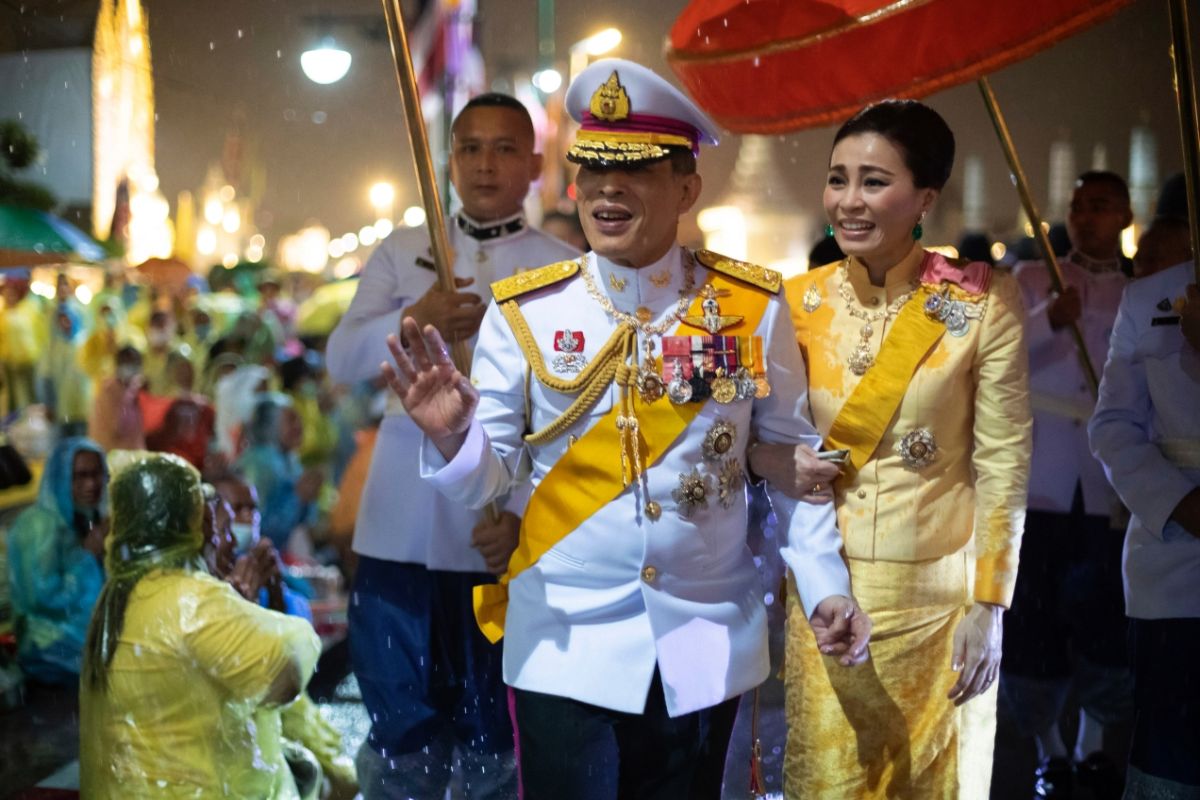 ▲泰王瓦吉拉隆功（Maha Vajiralongkorn ）把大權集於一身，又不像父親蒲美蓬勤政愛民，導致民怨沸騰。（圖／美聯社／達志影像）