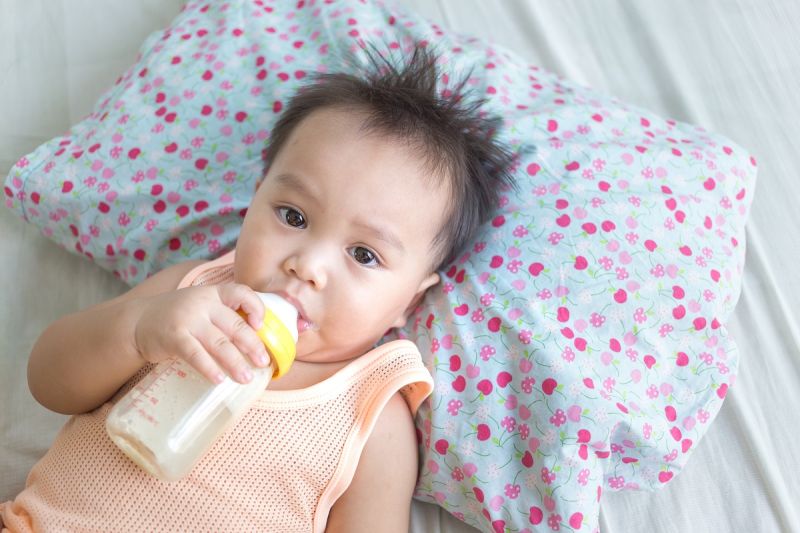 ▲喝配方奶的寶寶容易養成嗜甜習慣？除了糖含量外，配方奶中的糖類種類更是選購配方奶的關鍵！（圖／ Shutterstock）