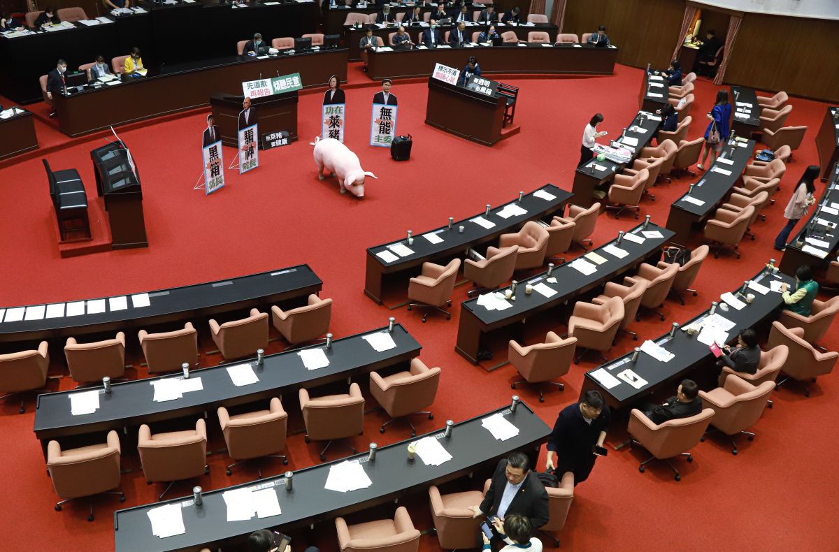 ▲國民黨團為了瘦肉精美豬議題，持續阻止蘇貞昌上台。　（圖／記者葉政勳攝。）