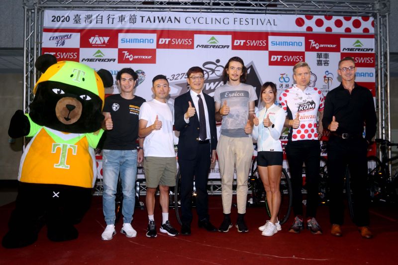 ▲「台灣KOM自行車登山王挑戰」今年邁入第9年,20日在交通部舉行賽前記者會,歷屆冠軍彭源堂、黃文忠、John