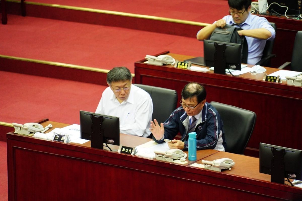 ▲台北市長柯文哲21日到議會針對預算案進行報告。而針對悠遊付綁定三倍券的補助，議員質疑成效不彰。（圖／台北市政府提供）