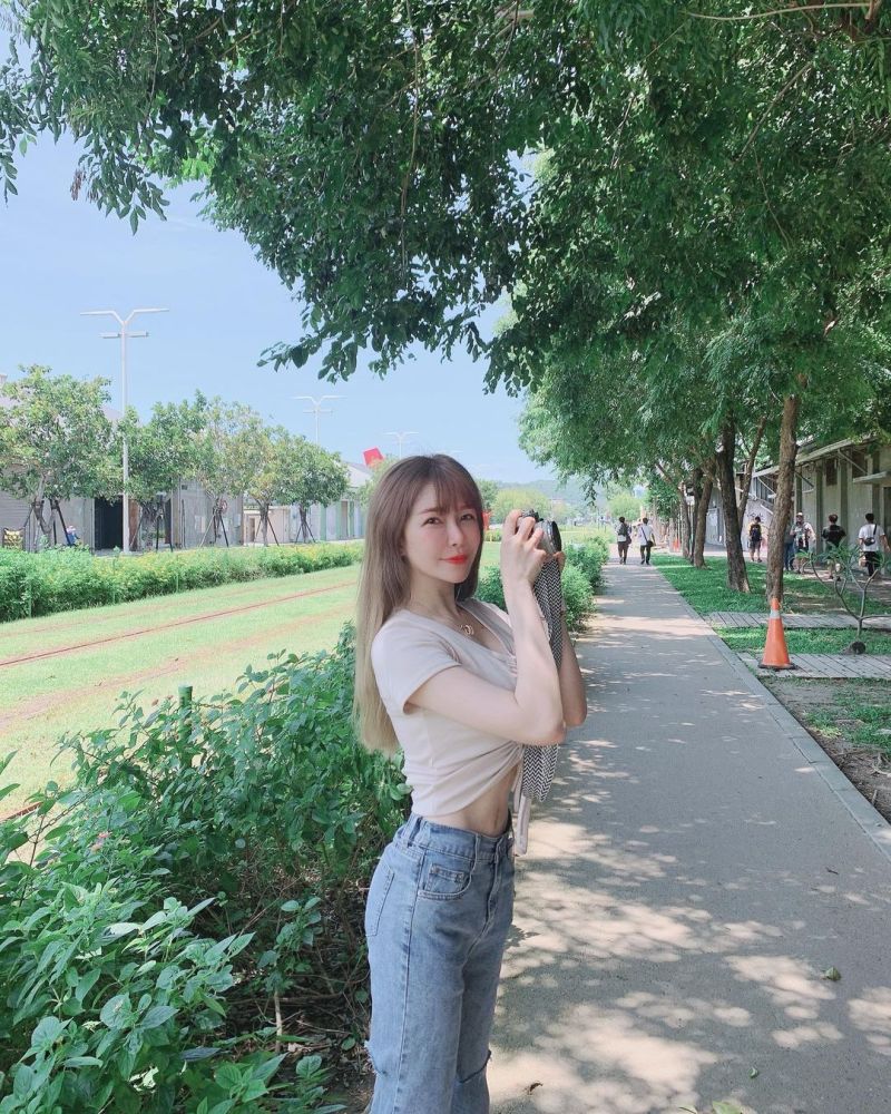 ▲阿樂是大家心目中的隱乳女神。(圖/阿樂IG)