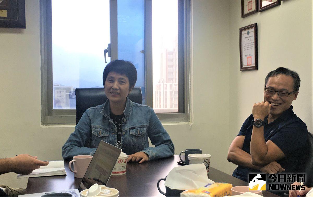 ▲高中體總秘書長朱彩鳳(左)表示，今年已將HBL高中籃球甲級聯賽電視轉播和網路轉播分開。。（圖／鍾東穎攝 ,2020.10.22）