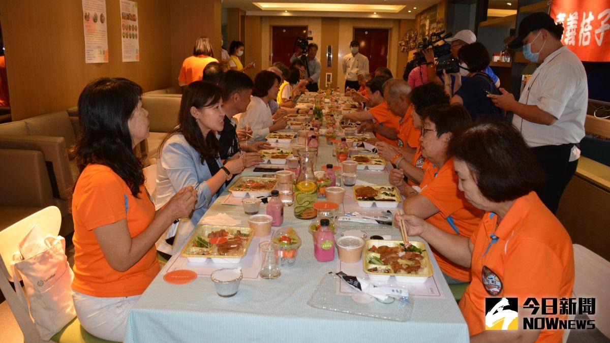 ▲嘉義大學與福泰桔子商旅舉辦重陽共餐趣敬老活動。（圖／記者郭政隆攝影2020.10.22）