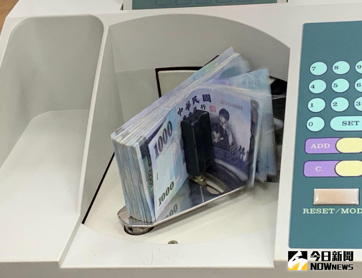 ▲行政院因應疫情推出紓困4.0方案，盼能讓民眾撐過非常時期，不過也讓不少人抱怨，該領的人都領不到。（示意圖／記者顏真真攝）