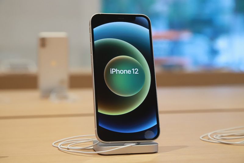 ▲即日起蘋果直營店就能看到iPhone 12、iPhone 12 Pro實體機。（圖／記者葉政勳攝,2020.10.23）