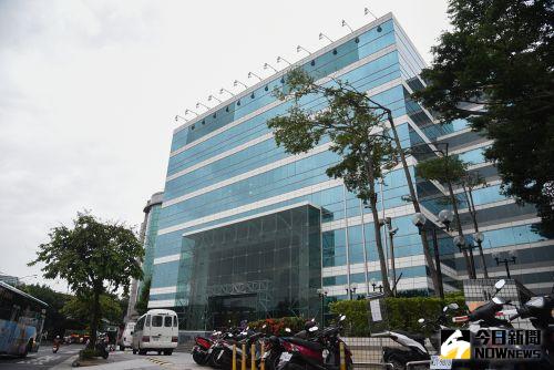 中天找自家人當受訪民眾？小編社群平台發9字　慘被網友抓包
