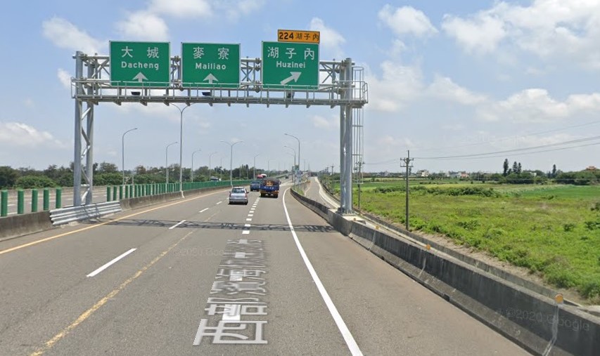 ▲台61線224K+800湖子內交流道將試辦動態地磅設置工程，預計110年12月底完工。（圖／記者蘇榮泉攝，2020.10.23）