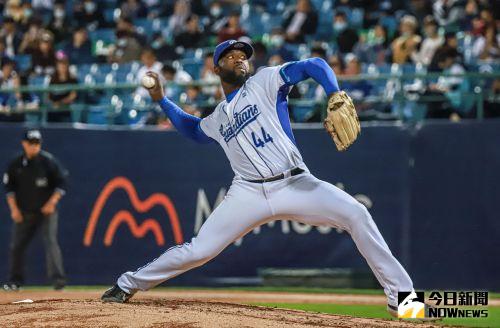 ▲味全龍陳子豪笑說，富邦悍將洋投索沙完全將他壓制。（圖／記者葉政勳攝 , 2020.10.23）