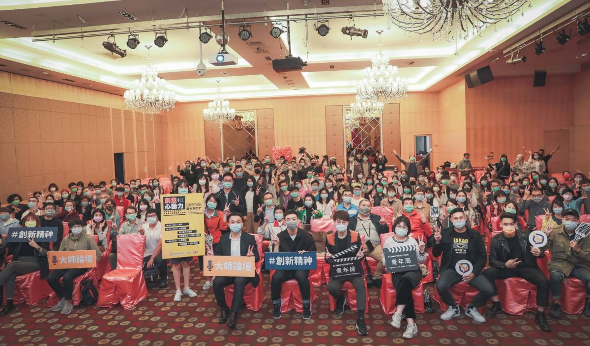 ▲高市府青年局長張以理、奧美集團創意長龔大中、高雄市廣告創意協會理事長張芳榜與高雄在地創青年齊聚一堂，分享對創意與創新的看法。（圖／高市青年局提供）