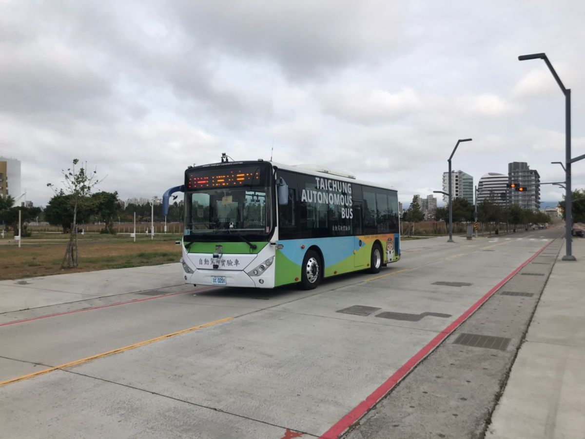 ▲台中水湳智慧城自駕巴士通過自駕與跟車測試，將進入載客試乘階段，今年11月可望開放民眾免費試乘。(圖／交通局提供2020.10.24)
